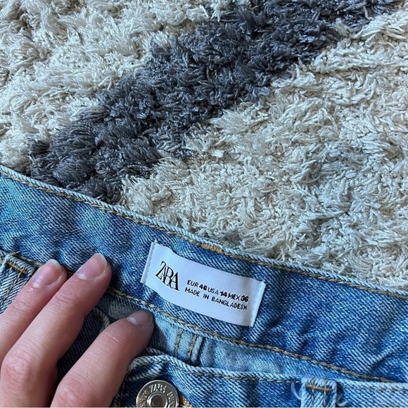 Zara High Rise Relaxed Fit Denim Shorts - Picture 7 of 8